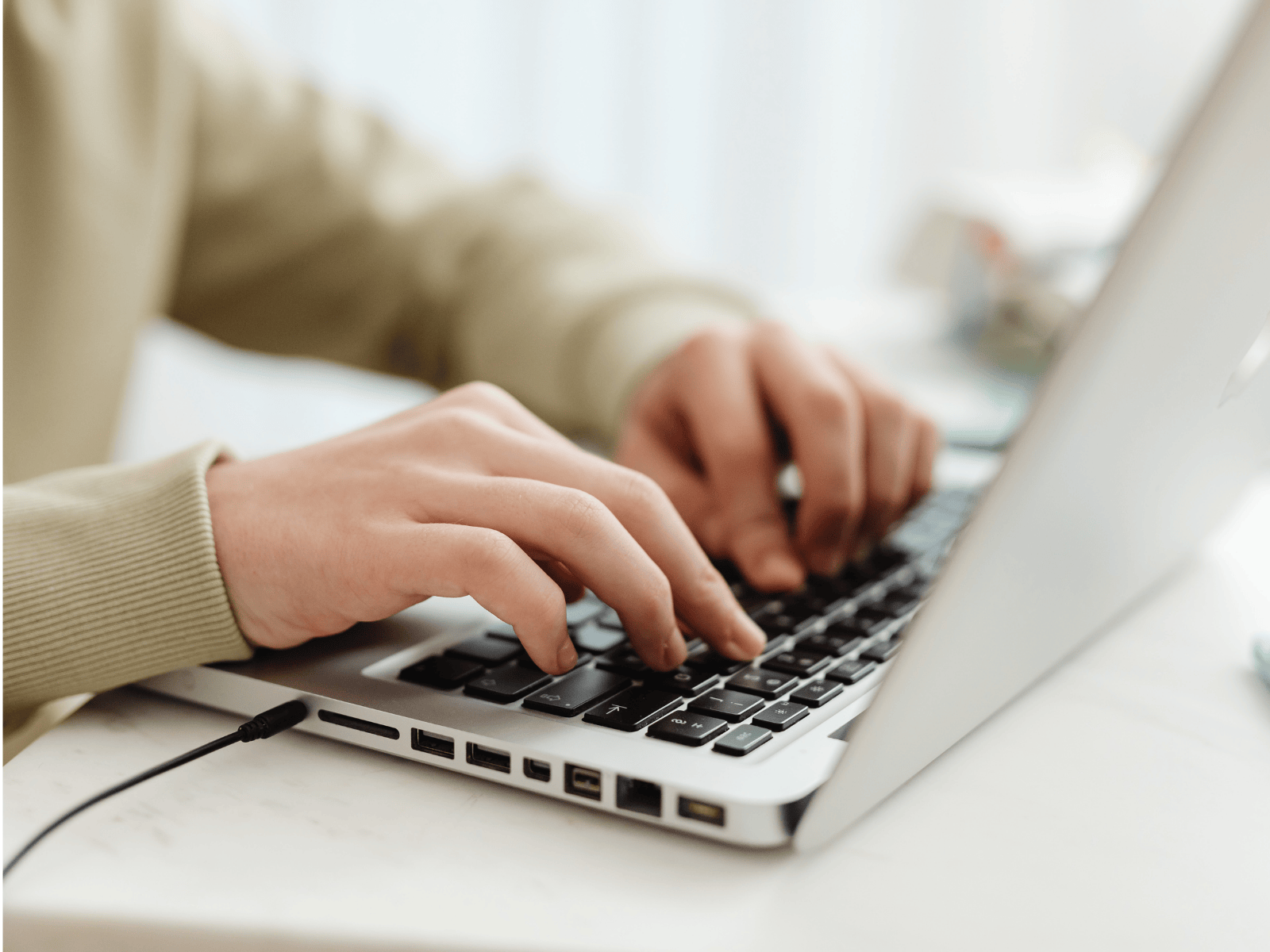 Hands Typing on laptop 1600x1200